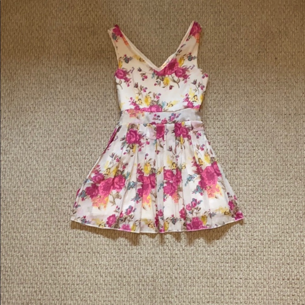 Floral v neck dress